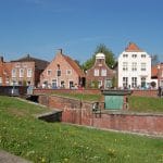 Häuserzeile am Greetsieler Hafen